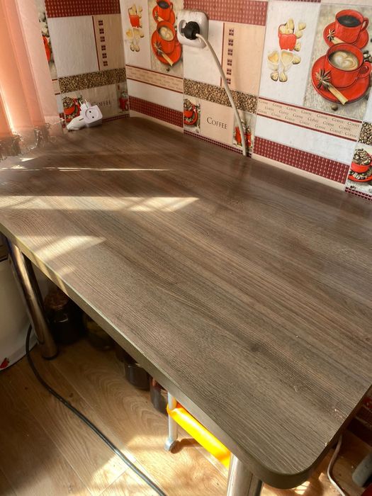 Стол кухонный