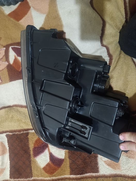 Фара на кия Mohave