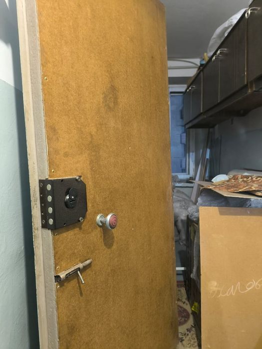 Продам железную дверь