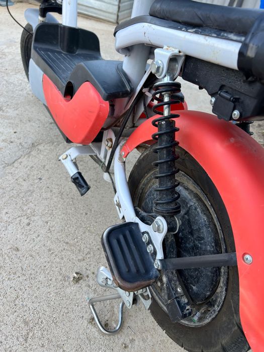 Электроскутер электомопед