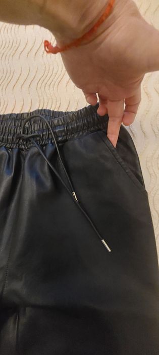 Продам женские кожаные брюки.