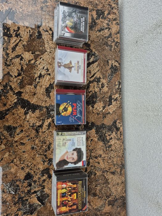 Vand Lot 40 CD cu muzică clasică mixta made in Germany 

Artiști:

- F