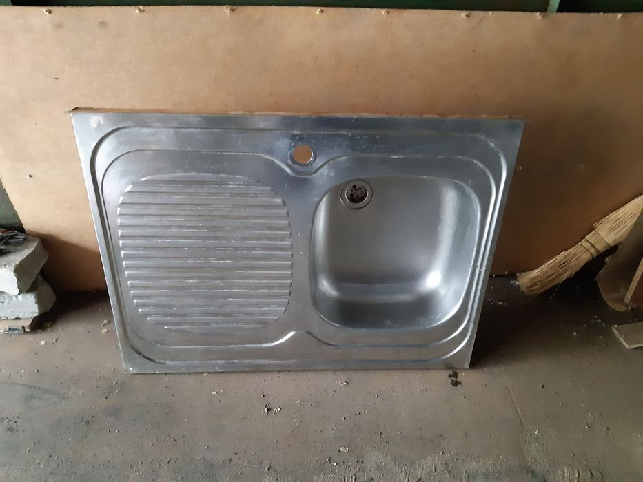 Умывальник без сместителя