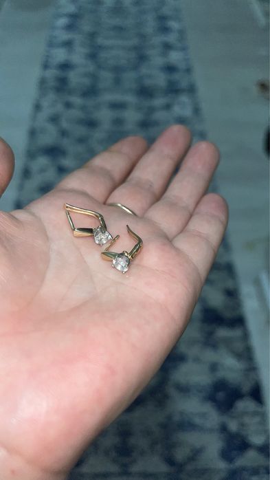 Срочно продам золотые серьги