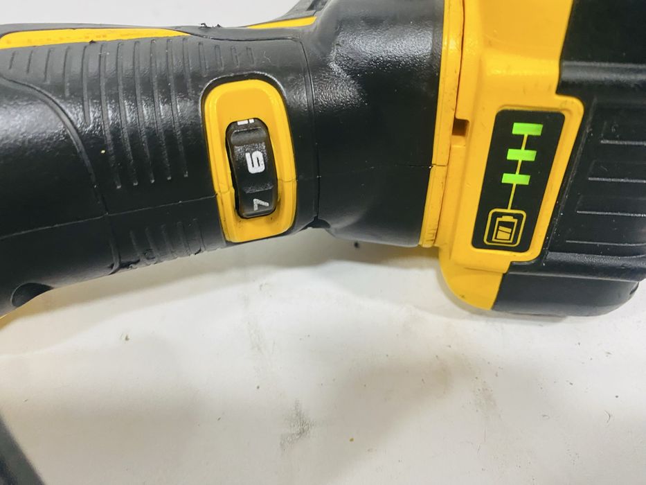 Dewalt ferastrau pendular DCS 335