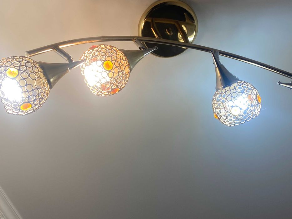 Продам люстру в отличном состоянии