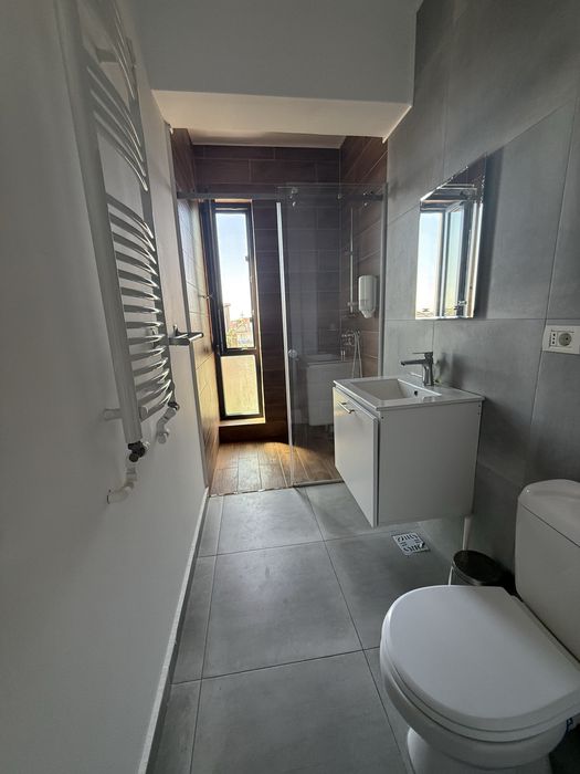 Inchiriez apartament