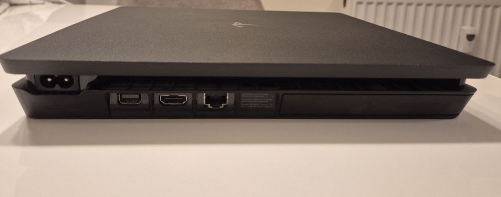 Vând PlayStation PS4