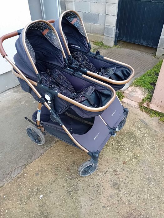 Количка за близнаци