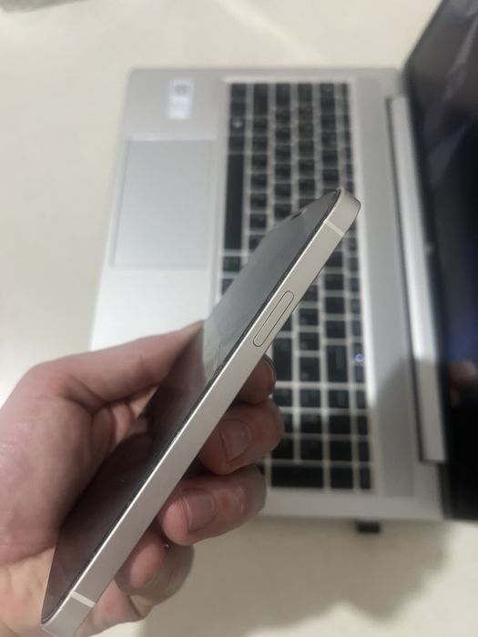 Айфон 12  срочно сотилади обмен йок