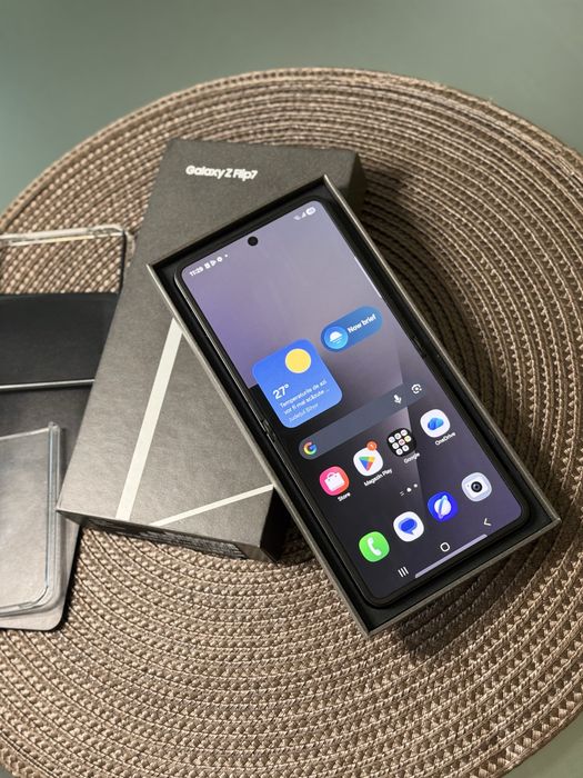 Samsung Galaxy Z flip 7 Black 256 Garantie | 12 GB Ram la cutie + husa
