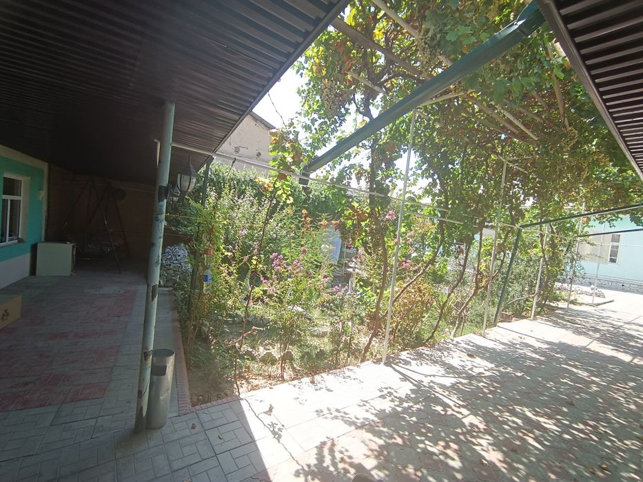 Hovli sotiladi srochna