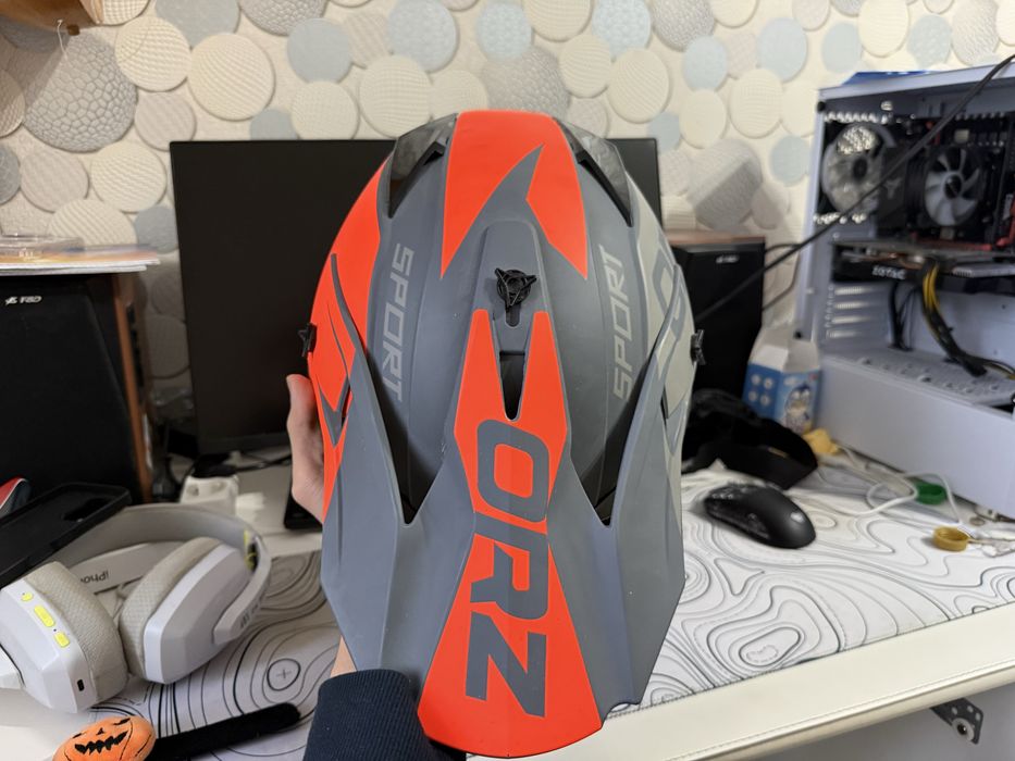 Продаю эндуро шлем