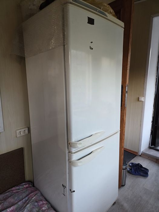 Продам б/у холодильник на запчасти