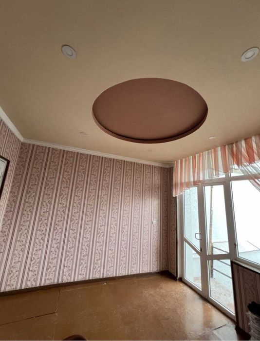 7 хонали+ 2 ошхона, 2 сотикдан иборат булган  ховли сотувда