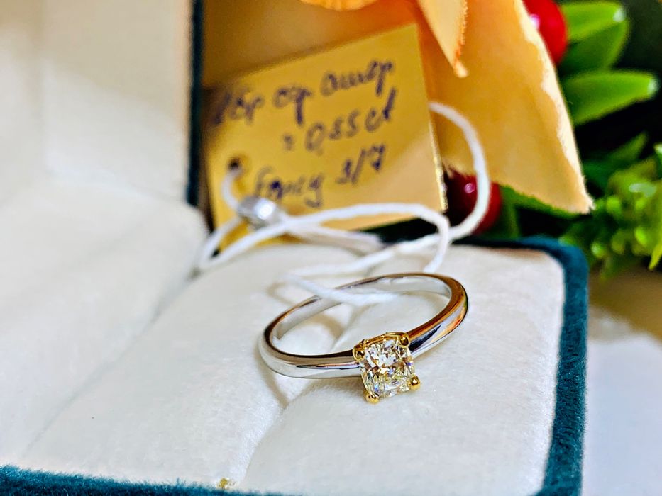 золотое кольцо модель «Одноглазка» с бриллиантом