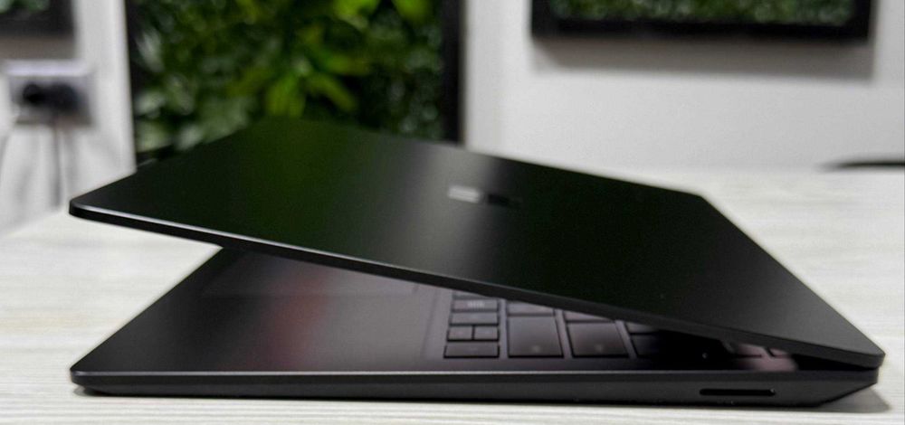 Microsoft Surface Laptop 5 Black 13.5" 2K Несенсор i7 1260U 32GB/512GB