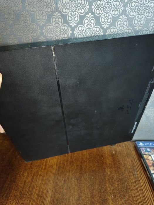продам Sony Playstation 4