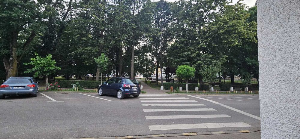 Spațiu ultracentral în Rădăuți -Fost sediu notarial-65mp,600 EURO -Termen Lung