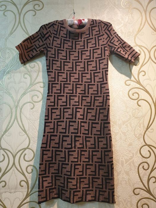 Женская платье  Фенди