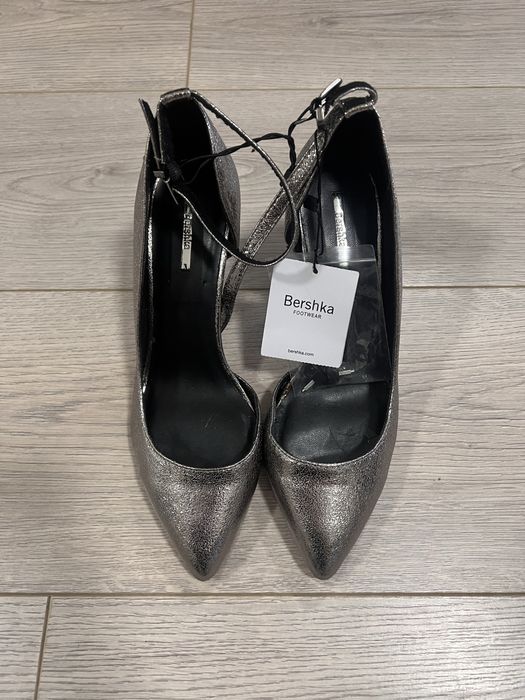 Pantofi Bershka argintii / gri metalic