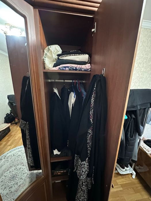 Угловой шкаф.