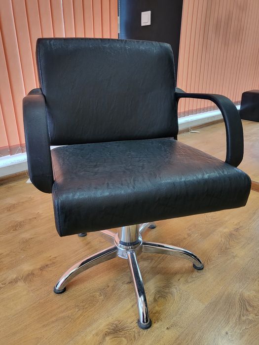 Измивна колона и стол за фризьор