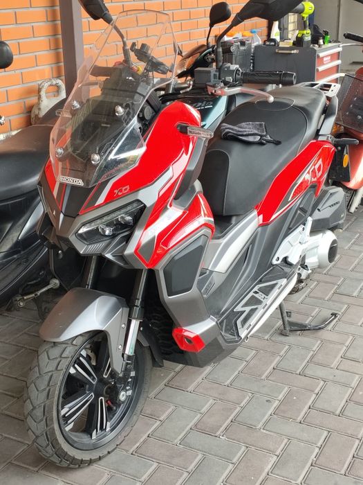 Продам скутер Honda ADV  300 куб