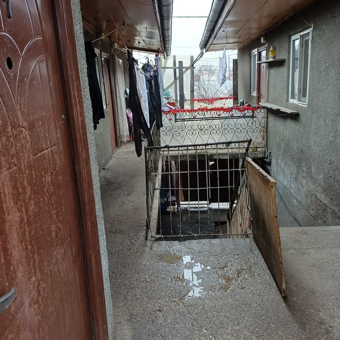 Închiriez spațiu garaj