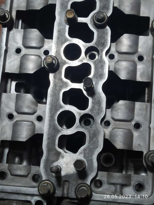 Продам книгу и автозапчати