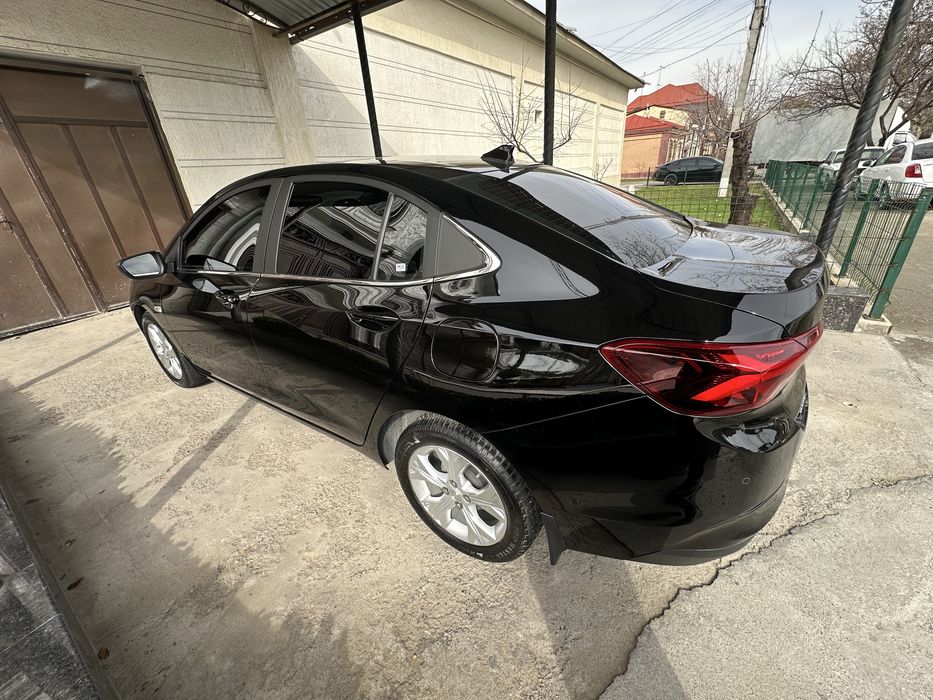 Chevrolet Onix Premier - 1 хозяин в идеальном состоянии срочно