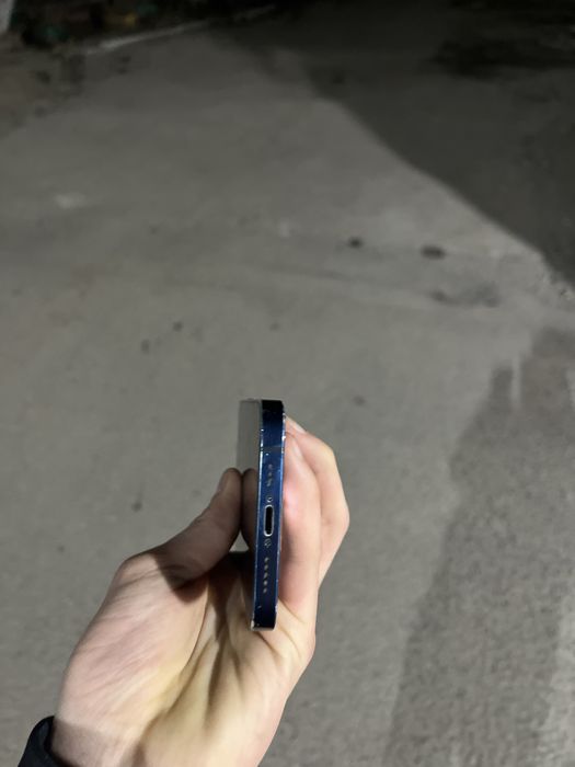 Продам Iphone 12