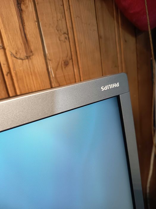 Продавам телевизор Phillips за части