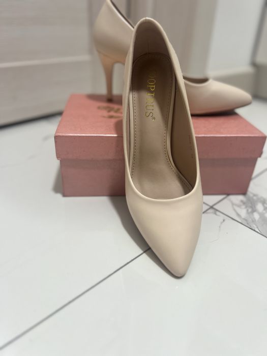 Qaymoq rangli Ayollar tufligi 39 Razmer