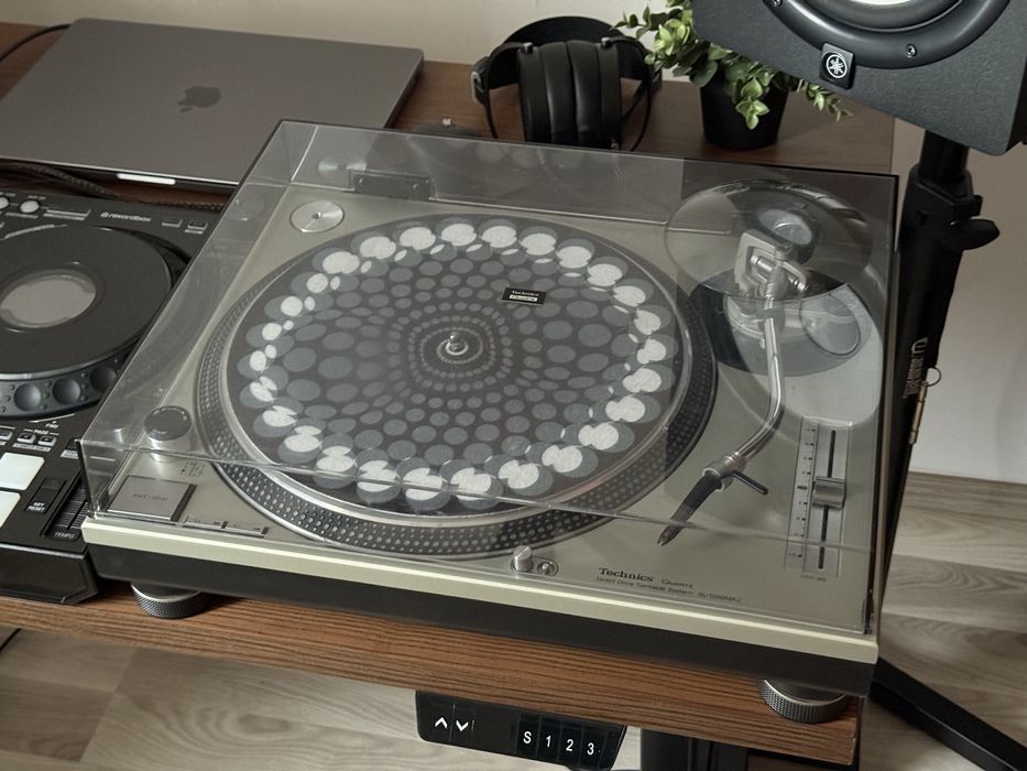 Technics SL-1200 MK2