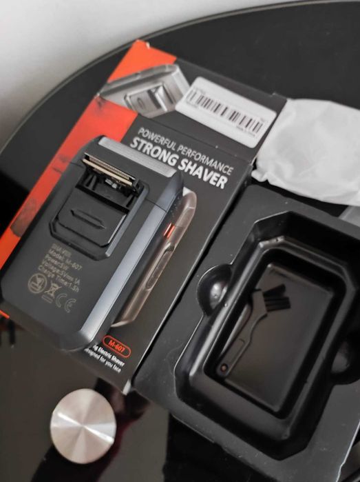 Aparat de ras electric reincarcabil