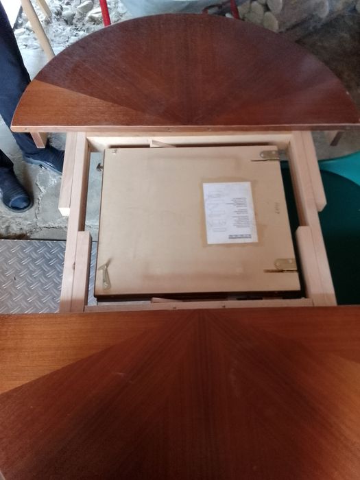 Masă din lemn extensibilă