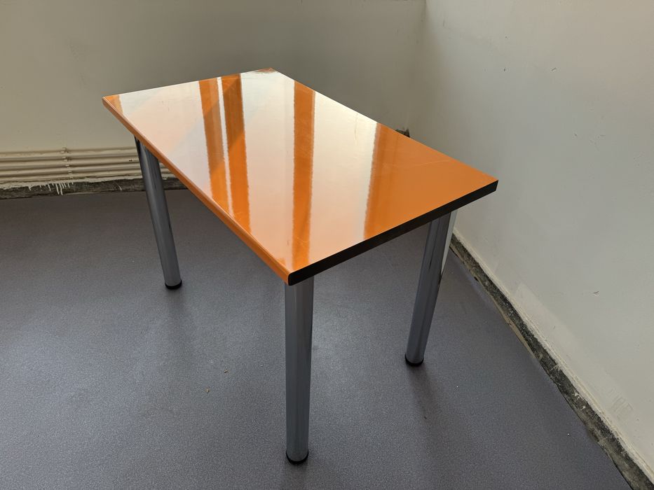 Masa de bucatarie 103 x 60 noua !