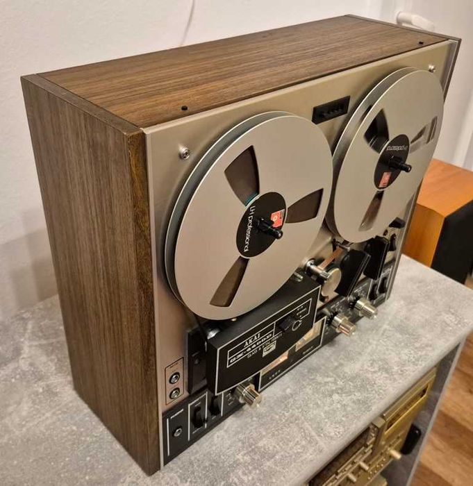 Vand magnetofon AKAI GX 4400D in stare foarte foarte buna !