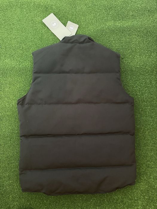 Стилни елеци CANADA GOOSE