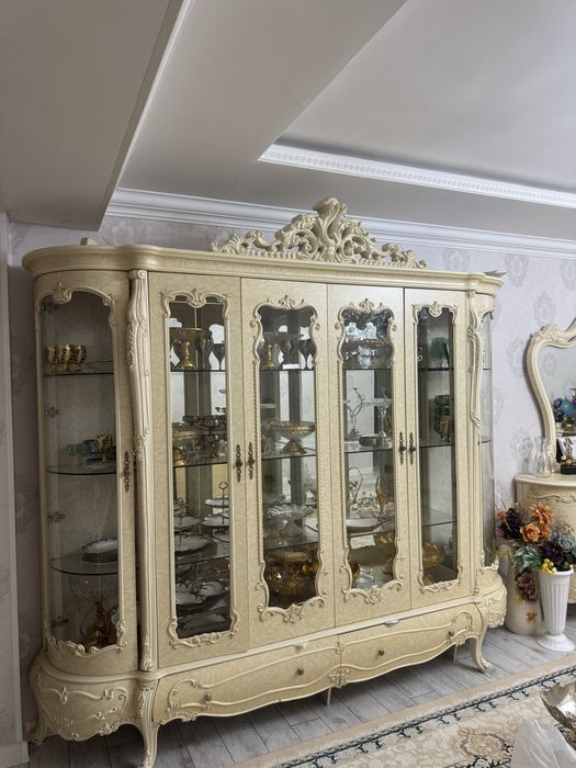 Сервант горка айнасымен