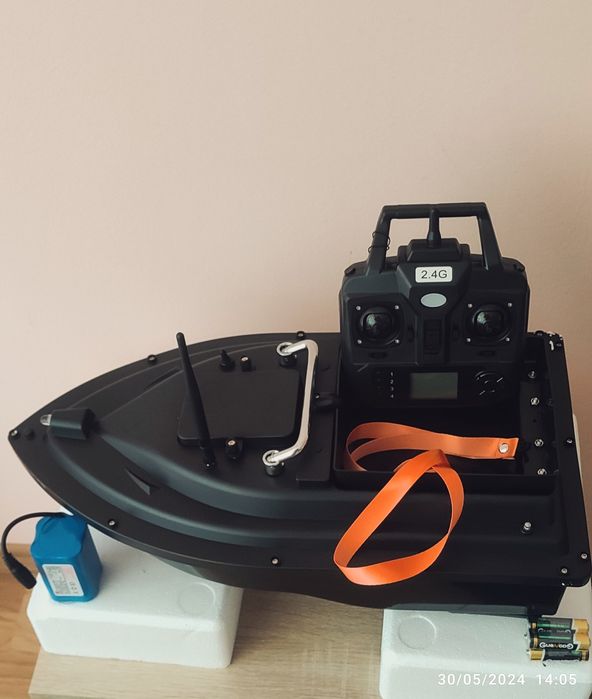 Лодка за захранка с GPS 16 точки и автопилот+чанта промо