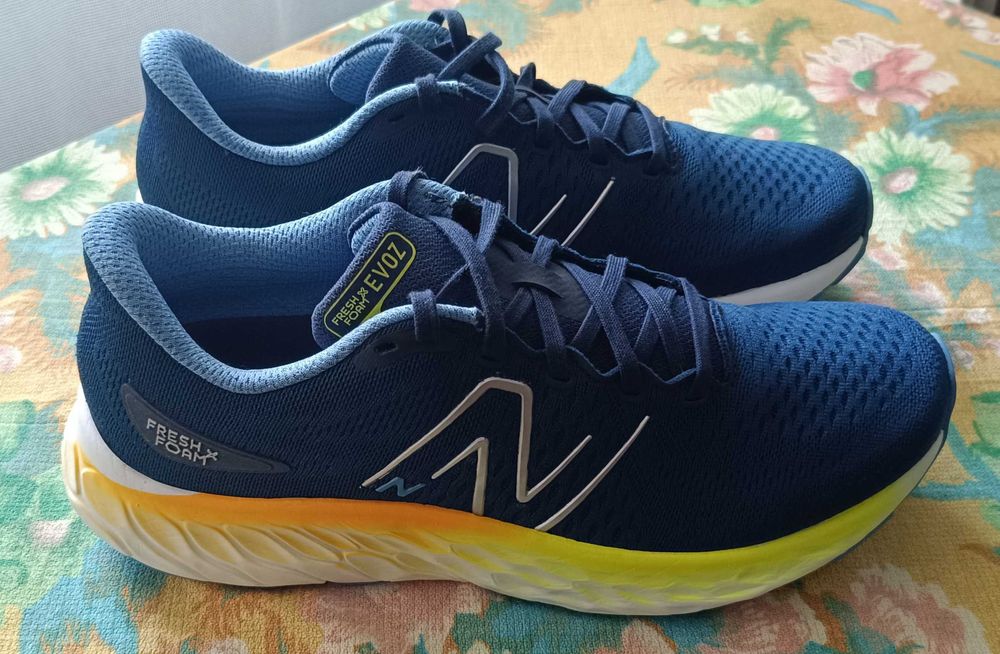 Маратонки NEW BALANCE FuelCell Propel v4 размер 44 и NEW BALANCE Evoz v3 размер 43. Нови.
