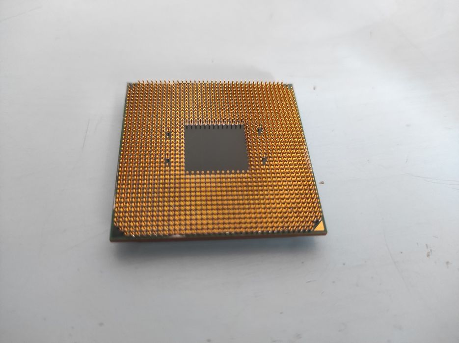 Продам процессор r5 3600x AM4