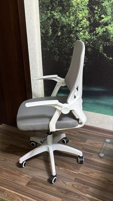 Компьютерное офисное кресло