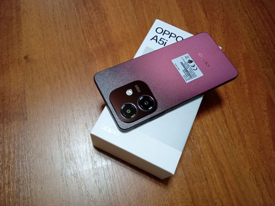 Oppo A5I . В идеале  память 128гб