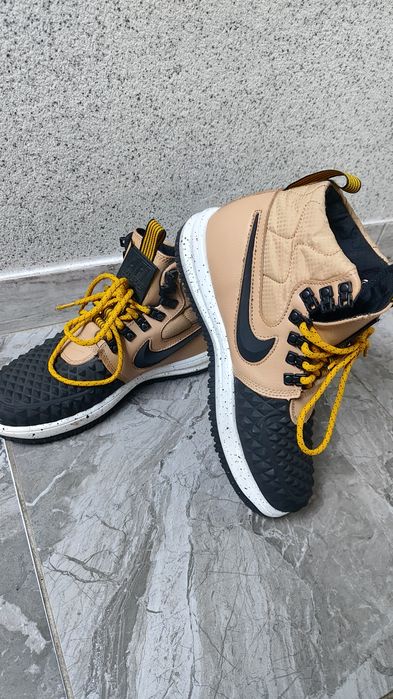 Продам кроссовки Nike оригинал демисезонные