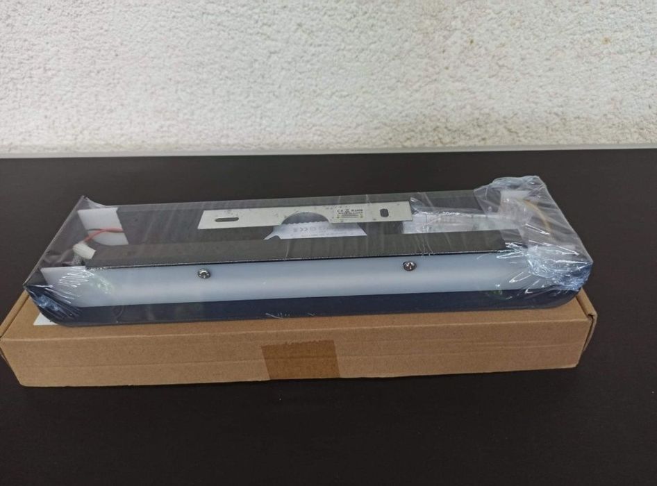 Aplica de perete lumina led design modern cu lumina in 2 directii
