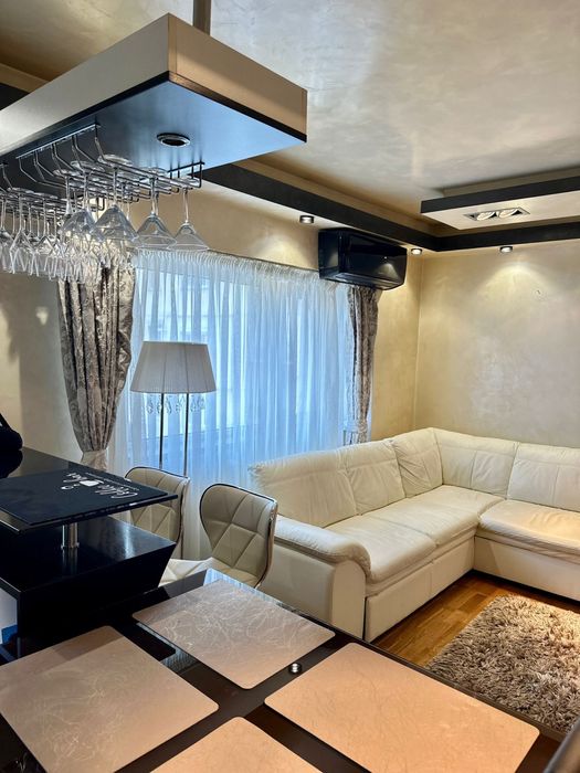 APARTAMENT la CHEIE  mobilat si utilat in zona Bvd Poitiers-Continental suprf 70 mp LIBER !