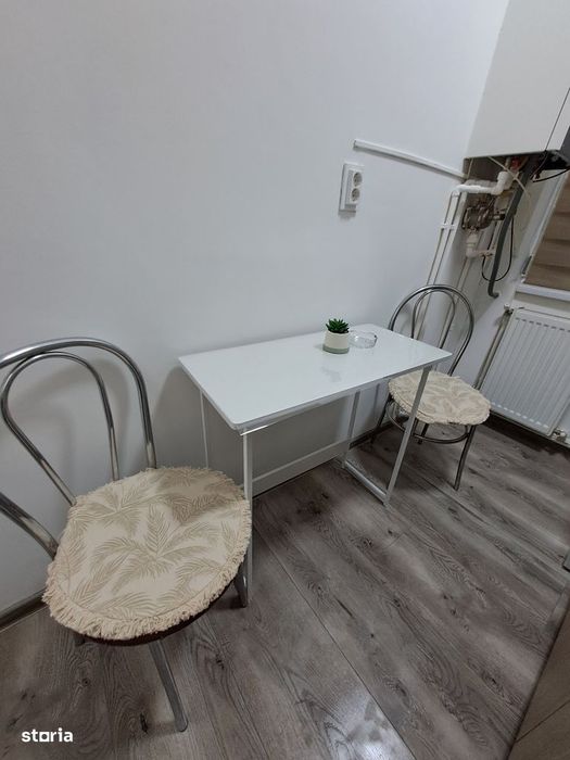 Vând garsoniera Mioveni parter, Maxi-Taxi ,pretabil spatiu